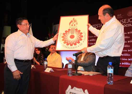 Es la educación fortaleza de Coahuila: Rubén Moreira 
