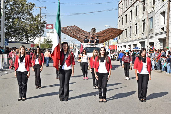 Espectacular desfile del 20 de Noviembre en Monclova 