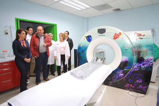 Visita Rubén Moreira Valdez el Hospital del Niño 