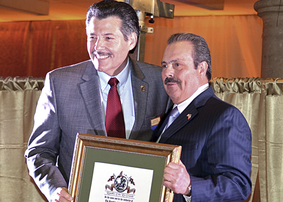 Reconocen a Enrique Martínez y Martínez con la distinción "Señor Internacional 2015" 