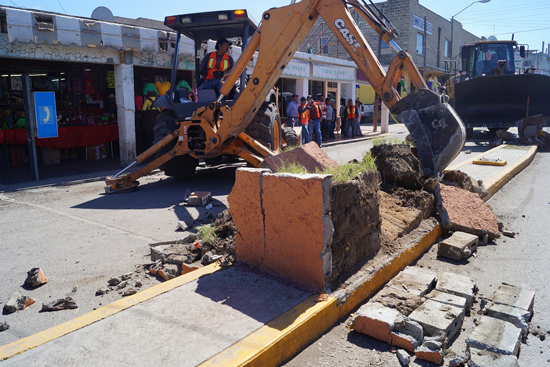 Arranca remodelación en estacionamiento del mercado Juan H. García 