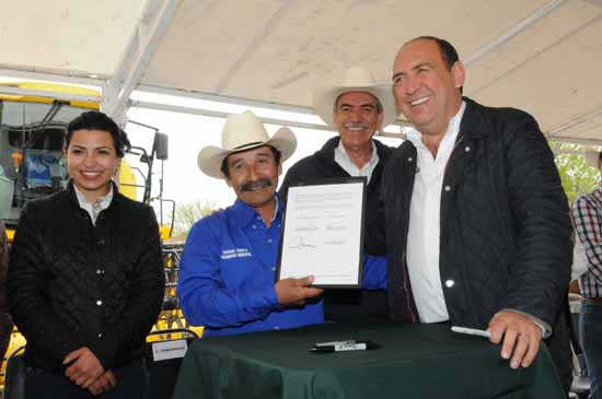 FORTALECE GOBERNADOR A PRODUCTORES AGROPECUARIOS DEL ESTADO