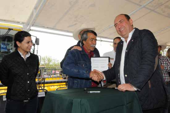 FORTALECE GOBERNADOR A PRODUCTORES AGROPECUARIOS DEL ESTADO