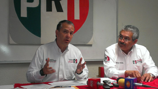 Presenta Francisco Saracho declaración patrimonial y examen antidoping 