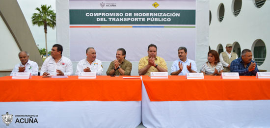 Preside Lenin Pérez firma del “Compromiso de Modernización de Transporte Público” en Acuña 
