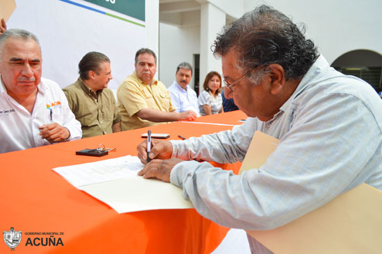 Preside Lenin Pérez firma del “Compromiso de Modernización de Transporte Público” en Acuña 