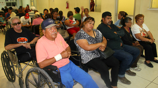 Reciben DIF y Secretaría de Salud donación de aparatos y sillas de ruedas 