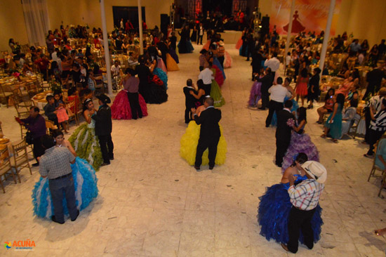 Celebra DIF Acuña con éxito: “Quinceañeras 2015” 