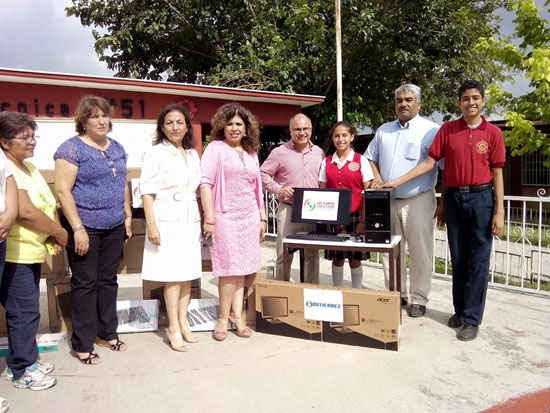 Continúan apoyos para estudiantes en San Juan de Sabinas 
