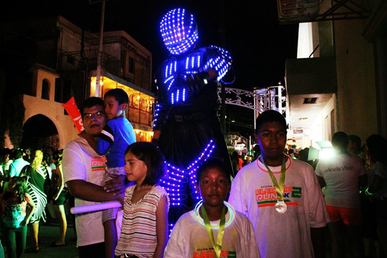 Espectacular festejo de Acuña Vive “Electric Run 4k” 