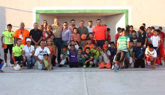 Promueven centros comunitarios práctica del deporte en jóvenes 
