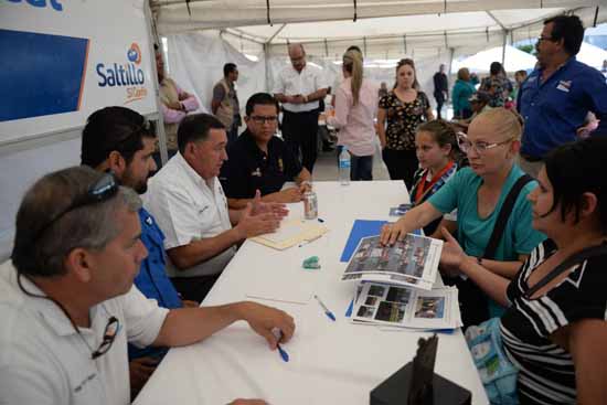 Se entrevista Alcalde con vecinos de Ciudad Las Torres 