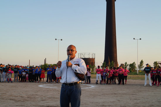 Inaugura César Gutiérrez liga municipal de softbol nocturno 
