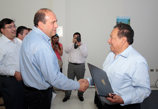 Inauguran gobernador y embajador Agencia Consular de Honduras en Saltillo 