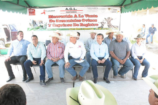 Recibe Monclova 6 certificados y credenciales de fierro de herrar para productores ganaderos 