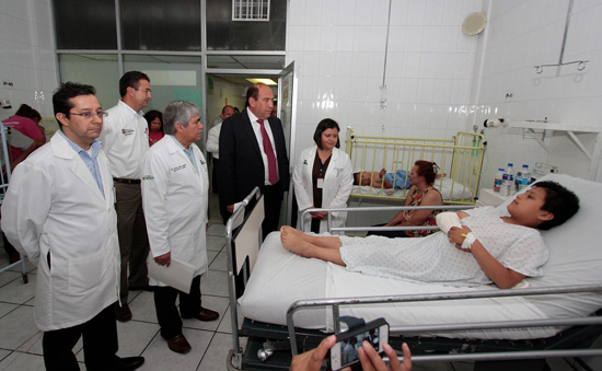 Refrenda gobernador apoyo para familiares y lesionados de tragedia de Mazapil 