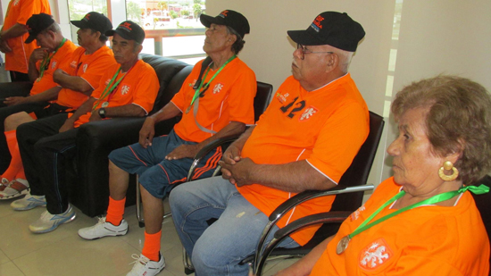 Visitan adultos mayores de los Juegos Regionales Deportivos al alcalde Evaristo Lenin 
