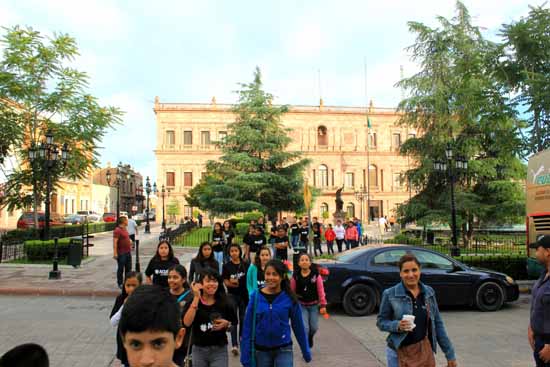 Visitan alumnos destacados museos de Saltillo 