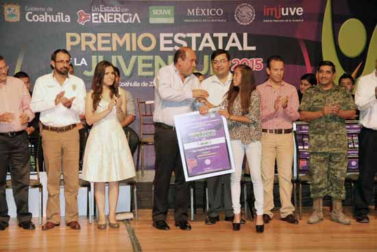 “En Coahuila se implementan políticas públicas en beneficio de la juventud”: Rubén Moreira Valdez 