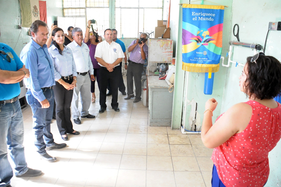 Inaugura Alcalde Licenciado Gerardo García Castillo Planta Purificadora en Escuela Héroes del 47 