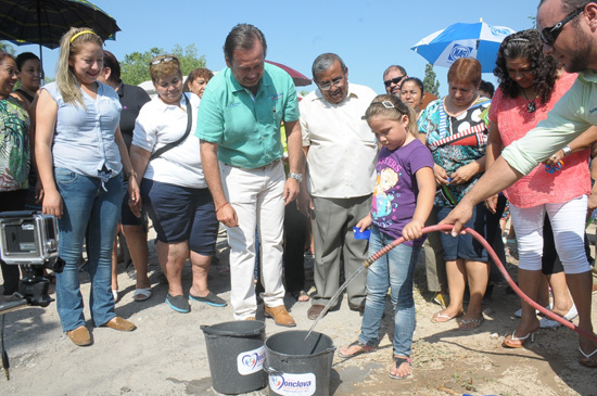 Introducen Agua Potable a Privada Sawatova en la Colonia Del Río 