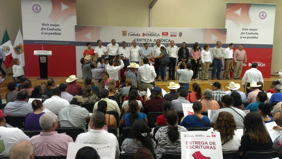Más de cien mil familias no contaban con escrituras en Coahuila 