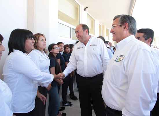 Más obra educativa para Coahuila; recorre gobernador preparatoria 'Antonio Gutiérrez' 