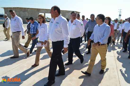 Supervisan alcalde y gobernador construcción de infraestructura educativa en Acuña 