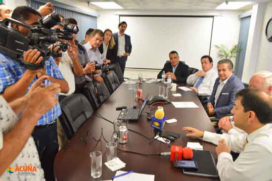 Alcalde Lenin Pérez y embajador de Australia analizan inversiones para Acuña 