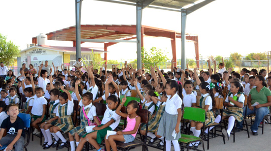 Continua campaña intensiva contra el  dengue en primaria “Leona Vicario” 