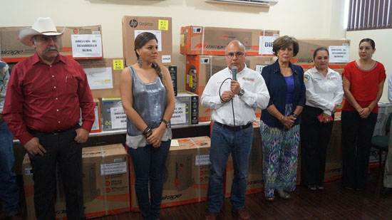 Equipa César Gutierrez a direcciones municipales 