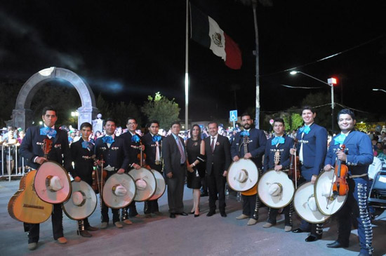Lucida Fiesta Mexicana en la celebración del 205 Aniversario del Grito de Independencia de México 