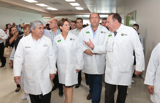 Recorre hospital general de Torreón la Secretaria de Salud