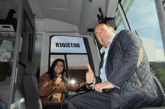 Entrega gobernador autobús al Instituto Tecnológico de La Laguna 