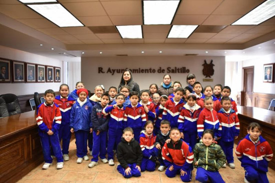 Niños visitan Presidencia Municipal 