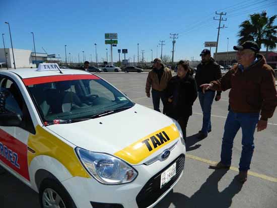  Taxistas aprovechan descuento del 40% en el trámite de permiso de ruta 