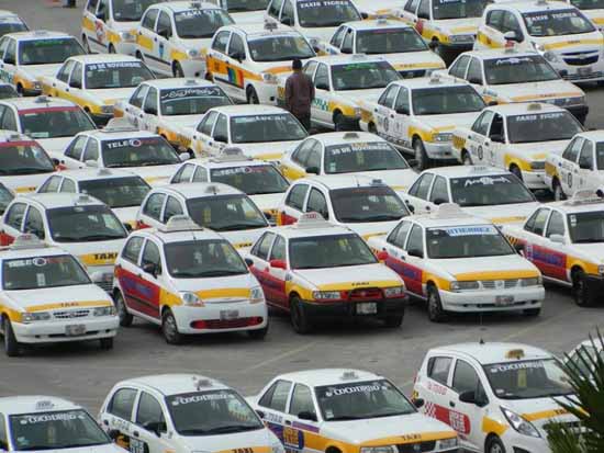  Taxistas aprovechan descuento del 40% en el trámite de permiso de ruta 