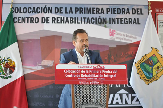 Acompaña el Alcalde Licenciado Gerardo García a Carolina Viggiano en la Primera Piedra del Centro de Rehabilitación 