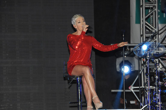 Asisten más de 8 mil personas al concierto de Ana Torroja en la Plaza Mayor 