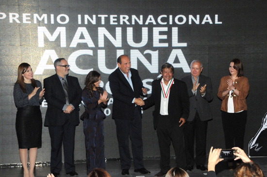Entrega gobernador Premio Internacional Manuel Acuña 