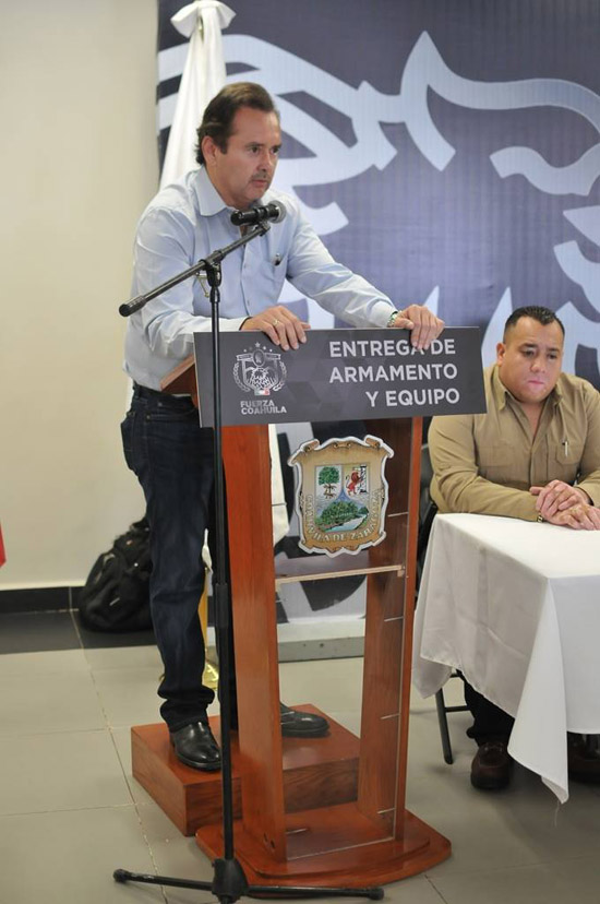 Entregan armas y uniformes a policías de Fuerza Coahuila 