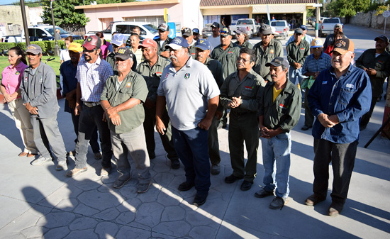Entregan uniformes a Personal Sindicalizado en el Ayuntamiento de Nava 