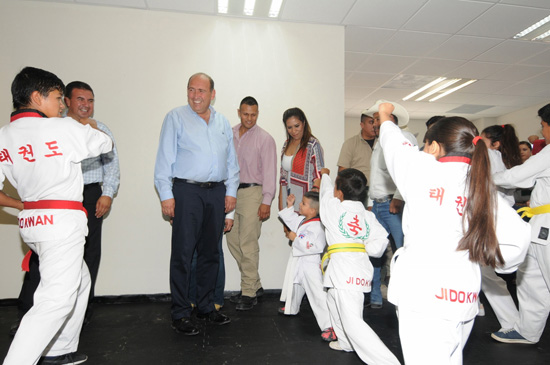 Inaugura Rubén Moreira unidad deportiva “Mover a México” 