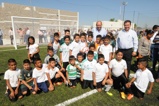 Inaugura Rubén Moreira unidad deportiva “Mover a México” 