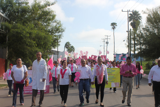 Marchan contra el cáncer en Nueva Rosita 