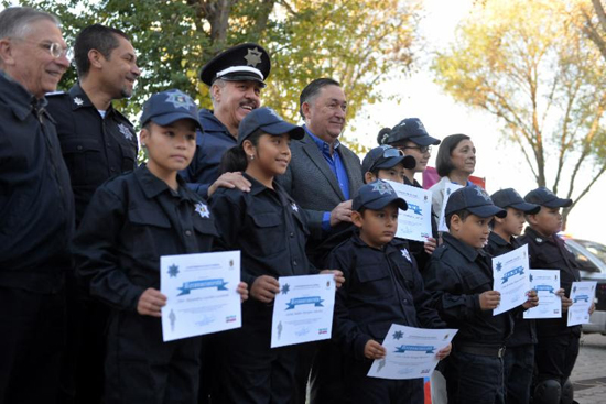 Reconocen Isidro y Policía a niños creativos de Saltillo 