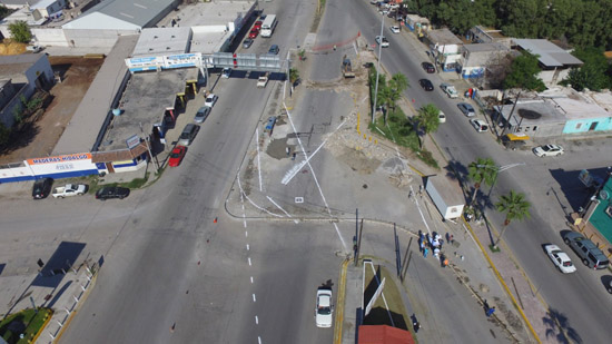 Supervisa Alcalde trabajos de adecuación vial en los límites Monclova-Frontera 