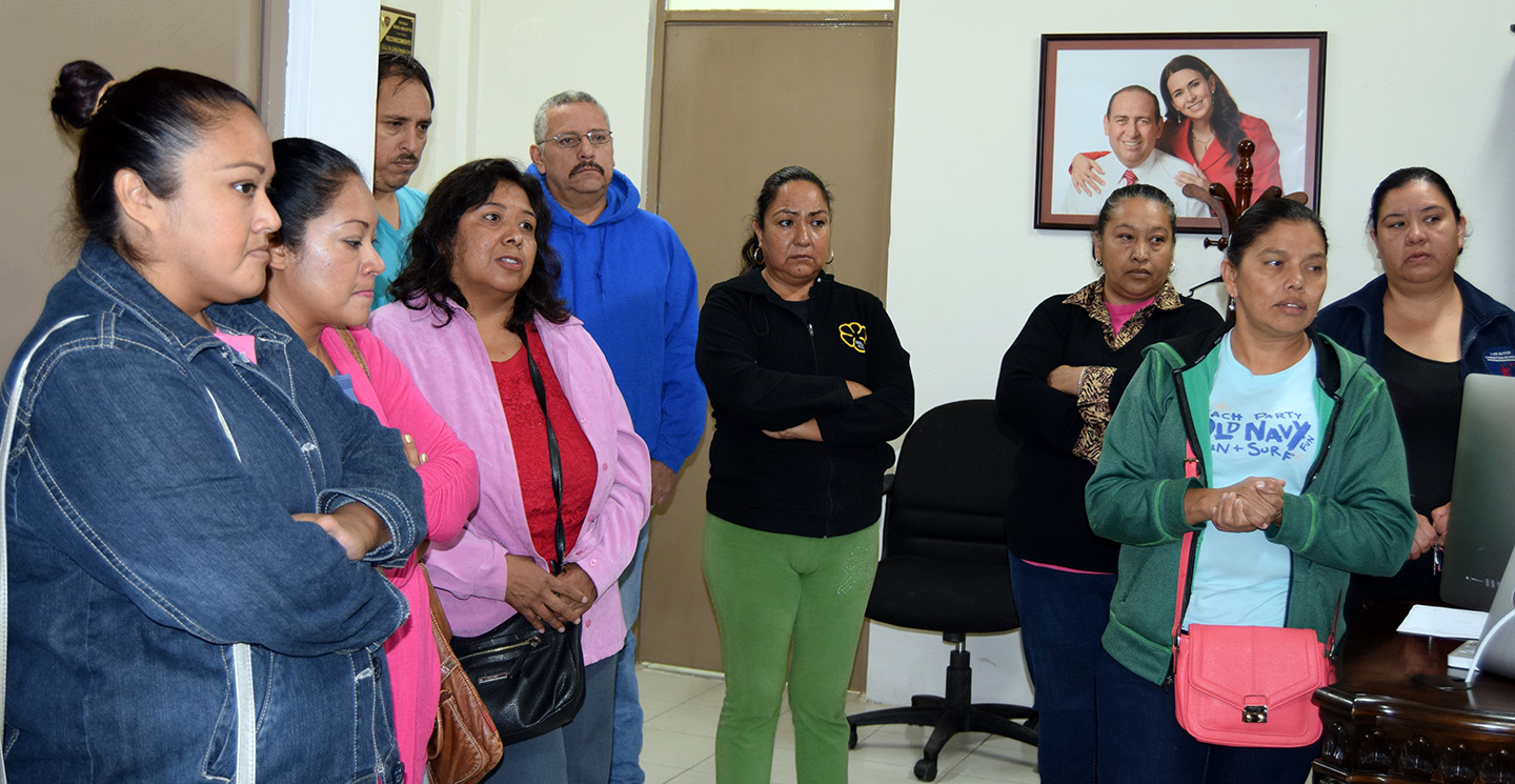 Atiende alcaldesa de Nava necesidades de habitantes de la colonia Juan Antonio Osuna 