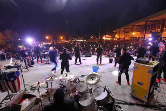 Con gran concierto y verbena cierra el festival Nuestros Orígenes en Acuña 