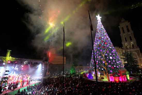 Más de 25 mil presencian encendido del Árbol de Navidad 2016 